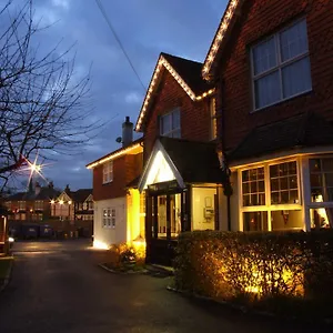 Corner House Gatwick With Bookable Parking 4*, Horley Regno Unito