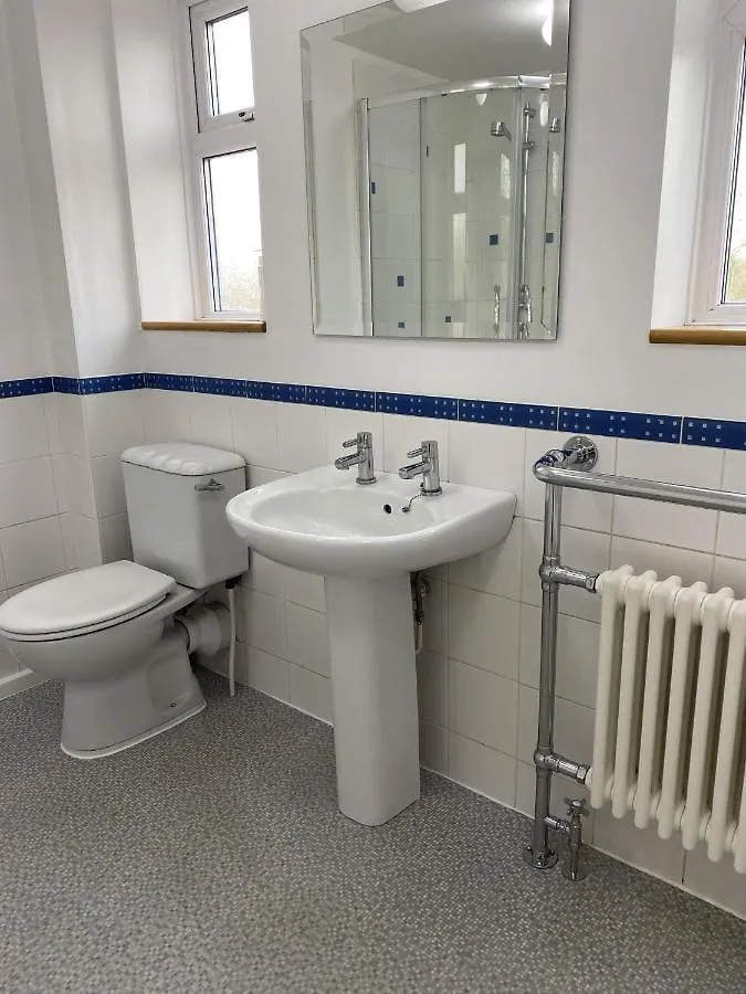 Stansted Airport Guest Rooms Hallingbury